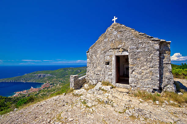 istock Scenic chapel on top of Vis island 501029568