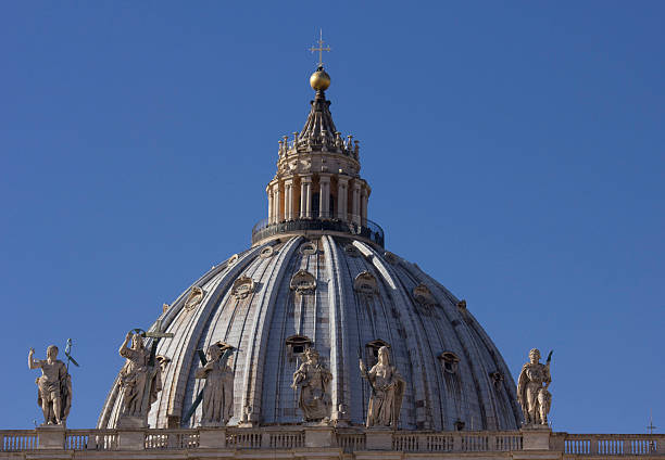 건축 닽힌 시험자는 도메 오브 세인트 피터 대성당 - statue architecture st peters basilica vatican 뉴스 사진 이미지