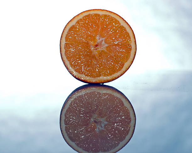 Orange half riflesso - foto stock