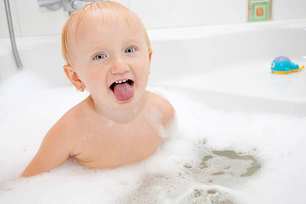 istock baby girl in a bathtub 501042248