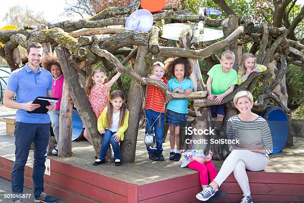 Przygoda Drewniane Playhouse - zdjęcia stockowe i więcej obrazów Dziecko - Dziecko, Natura, Nauczyciel