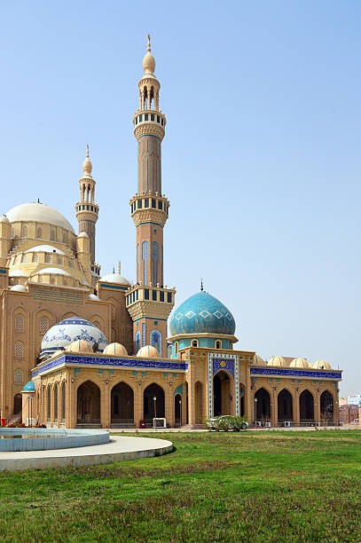 Erbil / Hewler / Arbil / Irbil, Kurdistan, Iraq: Jalil Khayat and his Children mosque, the city's largest mosque, paid for by one of the city's richest families - Islamic architecture inspired in Constantinople's Hagia Sophia cathedral, like Ottoman mosques - photo by M.Torres