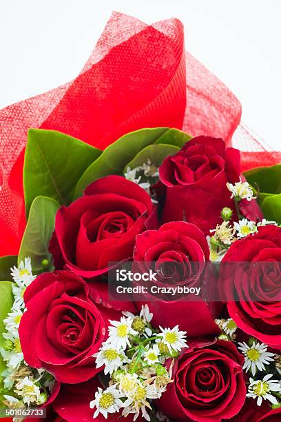 Rojo Ramo De Rosas Foto de stock y más banco de imágenes de Amor - Sentimiento - Amor - Sentimiento, Buqué, Cabeza de flor