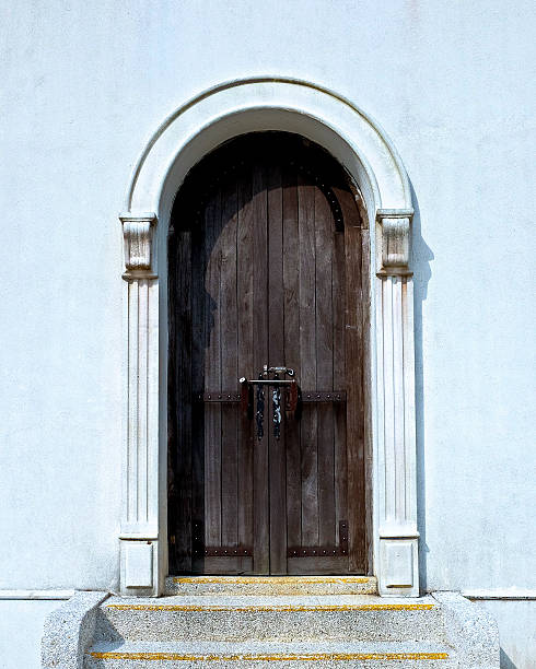 istock Old Wooden Door 501068358