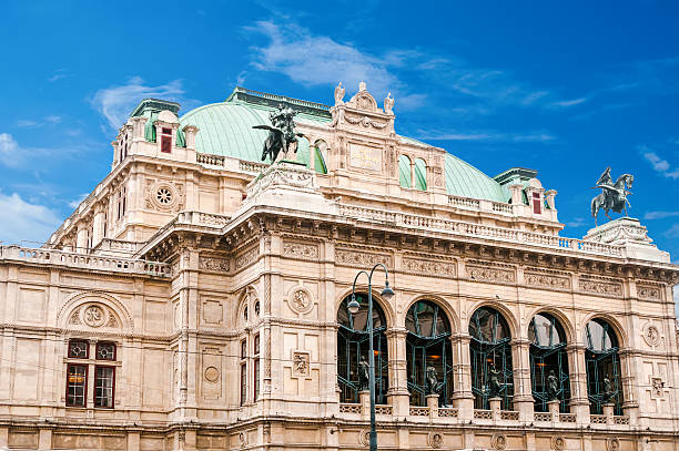 View on Vienna State Opera House (Staatsoper) View on Vienna State Opera House (Staatsoper) burgtheater vienna stock pictures, royalty-free photos & images