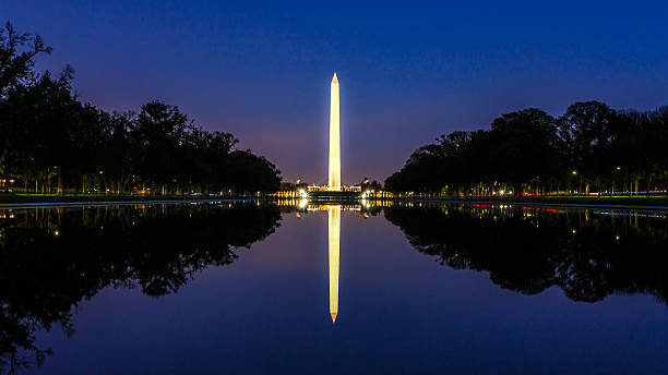 monumento de washington à noite - washington dc monument sky cloudscape imagens e fotografias de stock