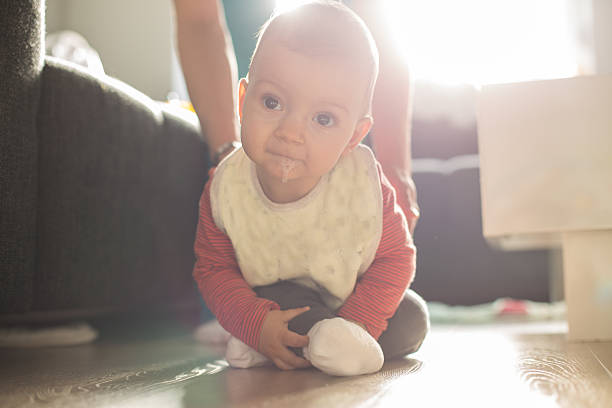 a maternidade - baby tile crawling tiled floor imagens e fotografias de stock
