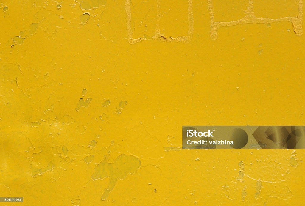 funky industrial riscados rua parede pintada de amarelo - Foto de stock de Amarelo royalty-free
