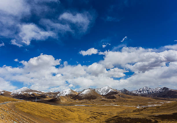 tibet landschaft, tibet, china. - sunrise tranquil scene blue plateau stock-fotos und bilder