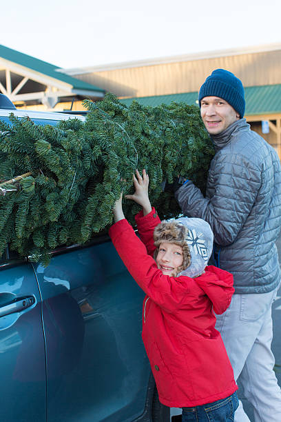 istock family buying christmas tree 501147630