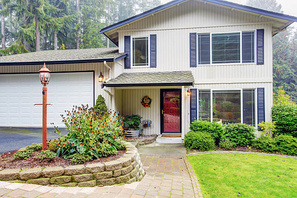 istock House exterior with curb appeal 501150691