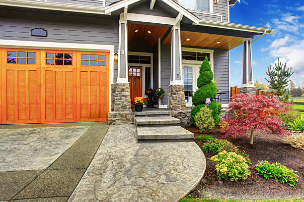 istock House exterior with curb appeal 501156495