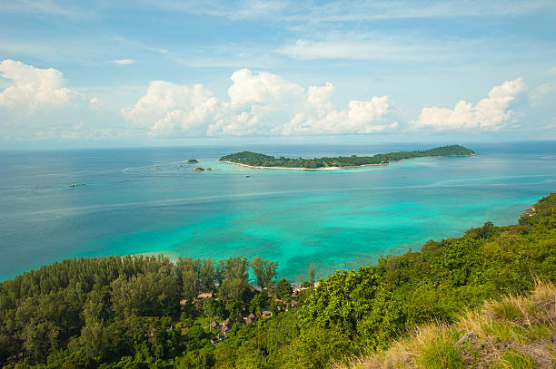 istock Viewpoint Chado cliff on Koh Adung, Satun Thailand 501160424