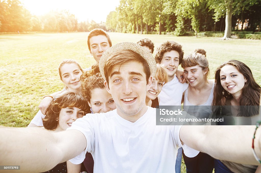 Freunde Selfie im Park - Lizenzfrei Ferienlager Stock-Foto