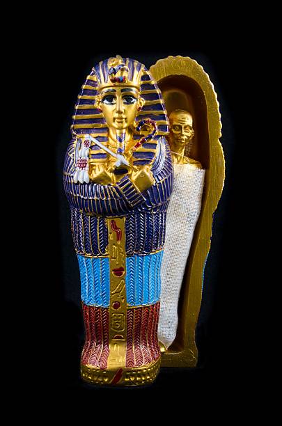 istock Egyptian golden pharaohs mask 501193929