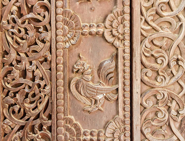 木彫 ミャンマー Ancient Wooden Myanmar Style Carving Art Stock Photo - Download