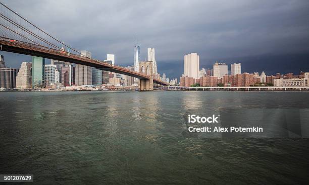 Temporale Su Manhattan - Fotografie stock e altre immagini di A mezz'aria - A mezz'aria, Ambientazione esterna, Ambiente