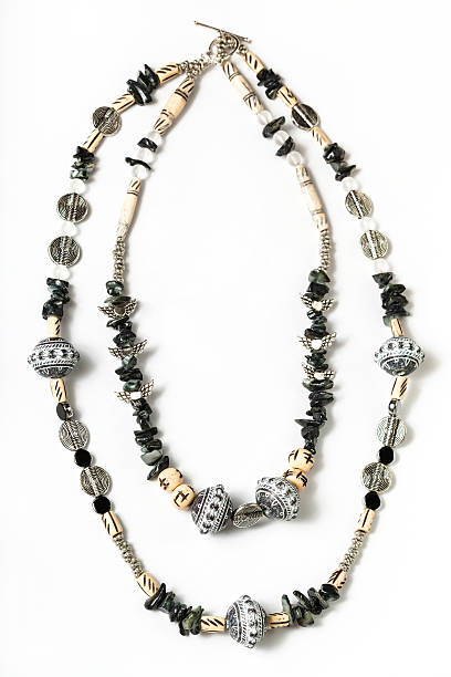 ネックレスで coquina 、アクリル、ラインストーンビーズ - animal bone stone necklace bead ストックフォトと画像