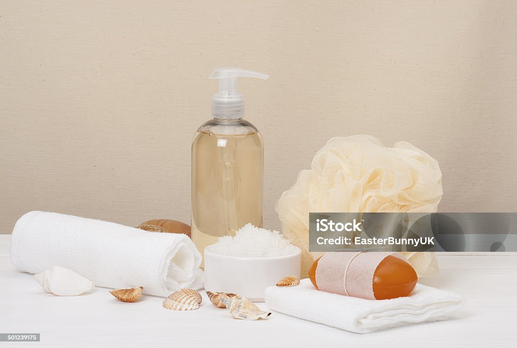Aromático sabão líquido, sais de banho e outros produtos - Foto de stock de Acessório royalty-free