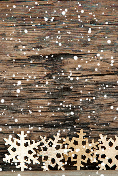 背景に雪の結晶デザイン - wood sign old plank ストックフォトと画像