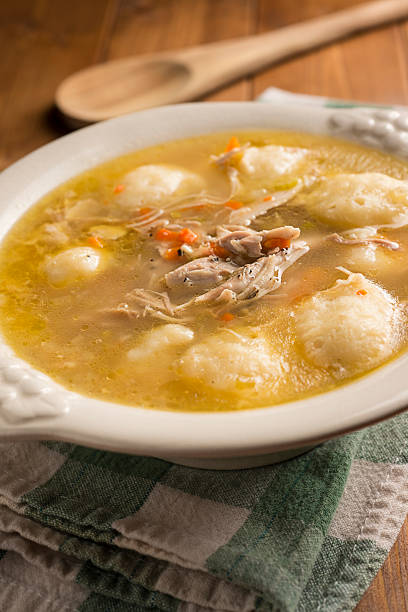 суп с шариками из мацы - matzo ball soup food studio shot vertical стоковые фото и изображения