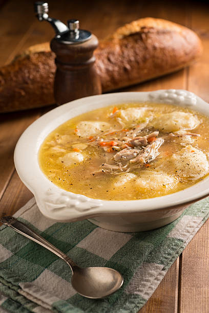 суп с шариками из мацы - matzo ball soup food studio shot vertical стоковые фото и изображения