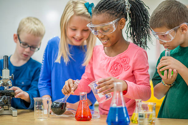 Experiments Multi 3,200+ Black Kids Science Experiment Stock Photos, Pictures & Royalty ...