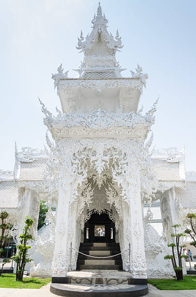 royal begräbnis pyre im white-tempel - rong river khun wat thailand stock-fotos und bilder