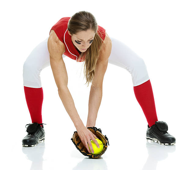 jogador de softbol o jogo - softball adult catching beautiful - fotografias e filmes do acervo