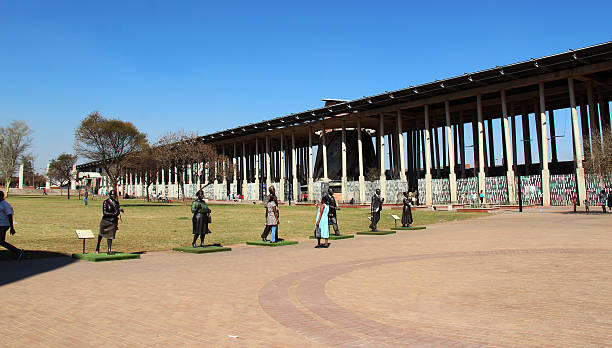 südafrika: walter sisulu square in soweto - african national congress stock-fotos und bilder