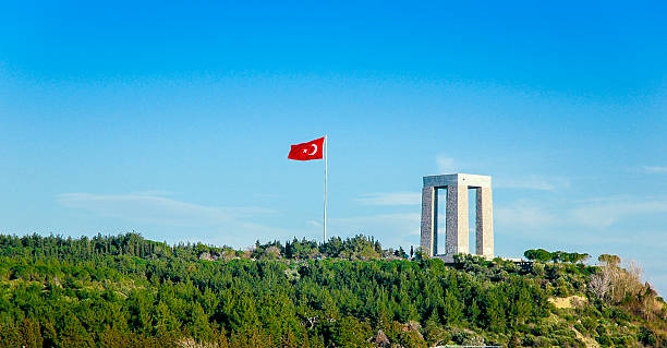 Çanakkale Martyrs'Memorial z Flaga Turcji – zdjęcie