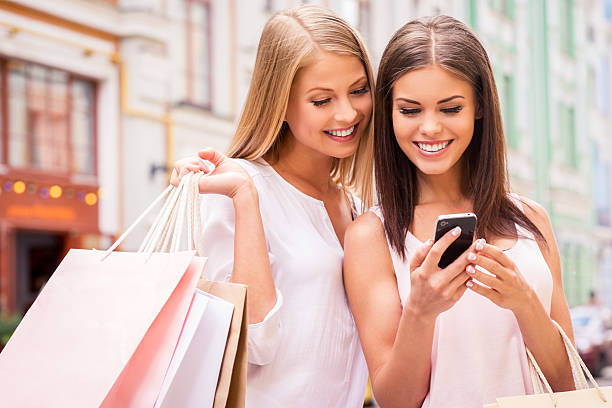 istock Shopaholic friends. 501295797