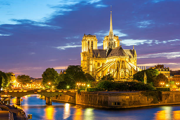 パリノートルダム大聖堂 - paris france notre dame night ile de la cite ストックフォトと画像