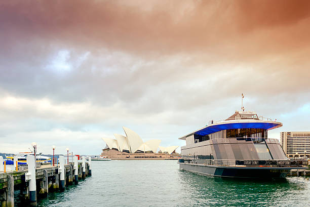 starship sydney navio de cruzeiro - celebrity cruise line - fotografias e filmes do acervo