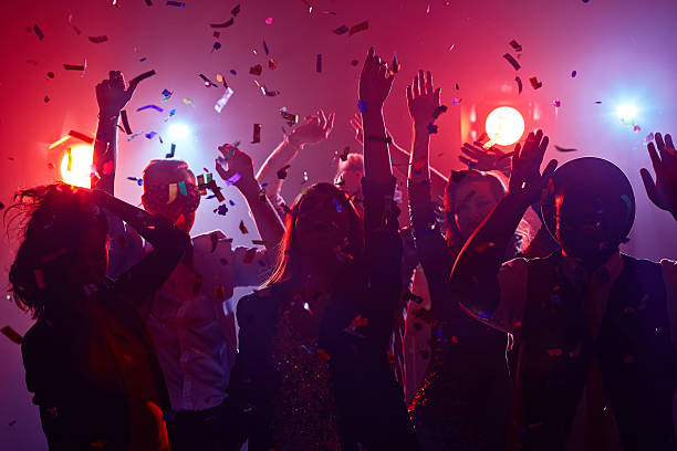 Dancing friends Young people dancing in night club new years eve crowd stock pictures, royalty-free photos & images
