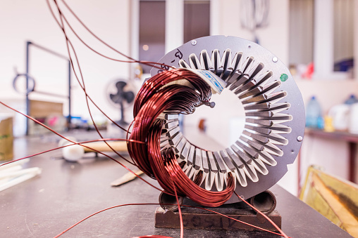 Cable de cobre en un motor eléctrico, dispositivo magnético de rotor photo