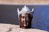 einem-antiken-buddha-statue.jpg?b=1&s=170x170&k=20&c=YVPnLrVVC6Gffdhp9nO1VHqxFg1euNeRmAX0u1SBOyk=