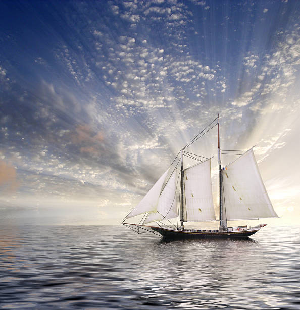 segelschiff sonne und himmel - sailboat sunset nautical vessel sun stock-fotos und bilder