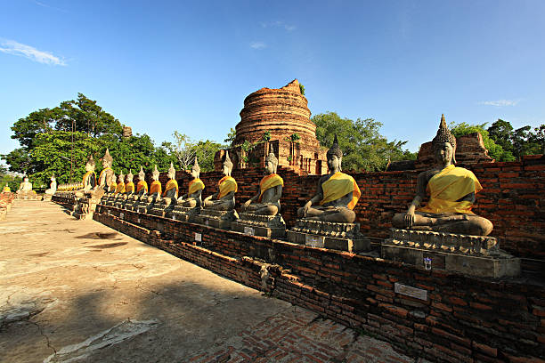 chai mongkol świątyni wat yai - laos luang phabang thailand religion zdjęcia i obrazy z banku zdjęć