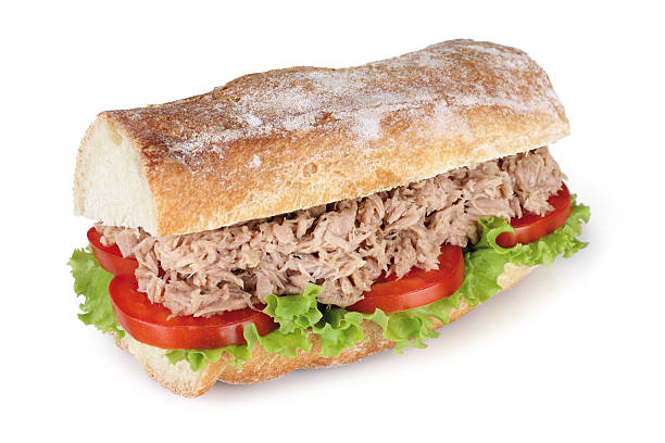тунец сэндвич - sandwich tuna tuna salad sandwich salad стоковые фото и изображения