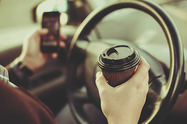 café et le chauffeur - reckless driving photos et images de collection