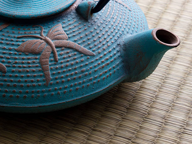 istock Oriental cast iron tea pot on tatami mat 501464098