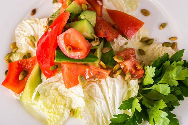 salada de vegetais fresca - sauerkraut cabbage paprika salad imagens e fotografias de stock