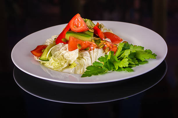 salada de vegetais fresca - sauerkraut cabbage paprika salad imagens e fotografias de stock