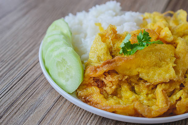 istock Omelet with Rice, Thai Food, This Cuisine, Thai easy lunch 501490882