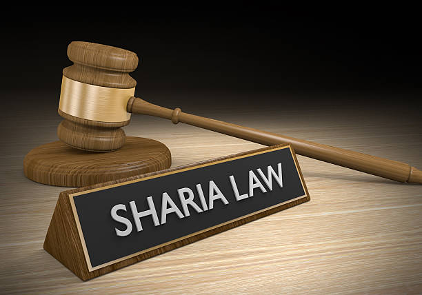islámico, la sharia sistema jurídico y concepto - sharia fotografías e imágenes de stock