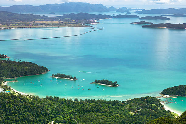 paysage de l'île de langkawi - pulau langkawi photos et images de collection