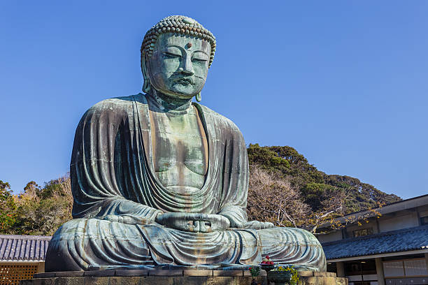 il grande buddha nel tempio kotokuin in kamakura - hase temple foto e immagini stock