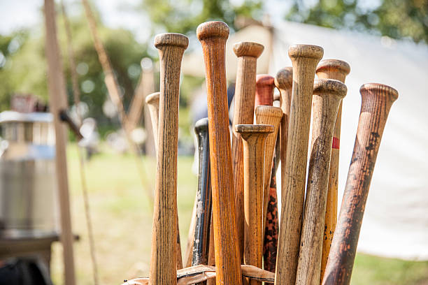 old-school-baseball - baseballschläger stock-fotos und bilder