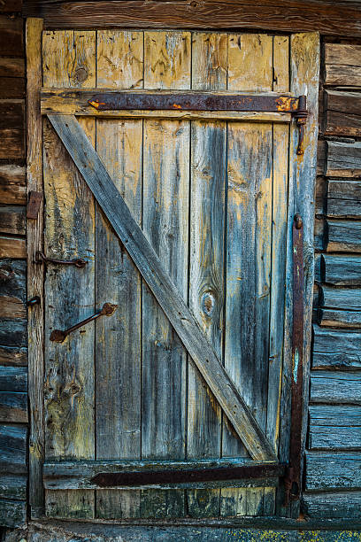 istock wery old wooden door 501549391
